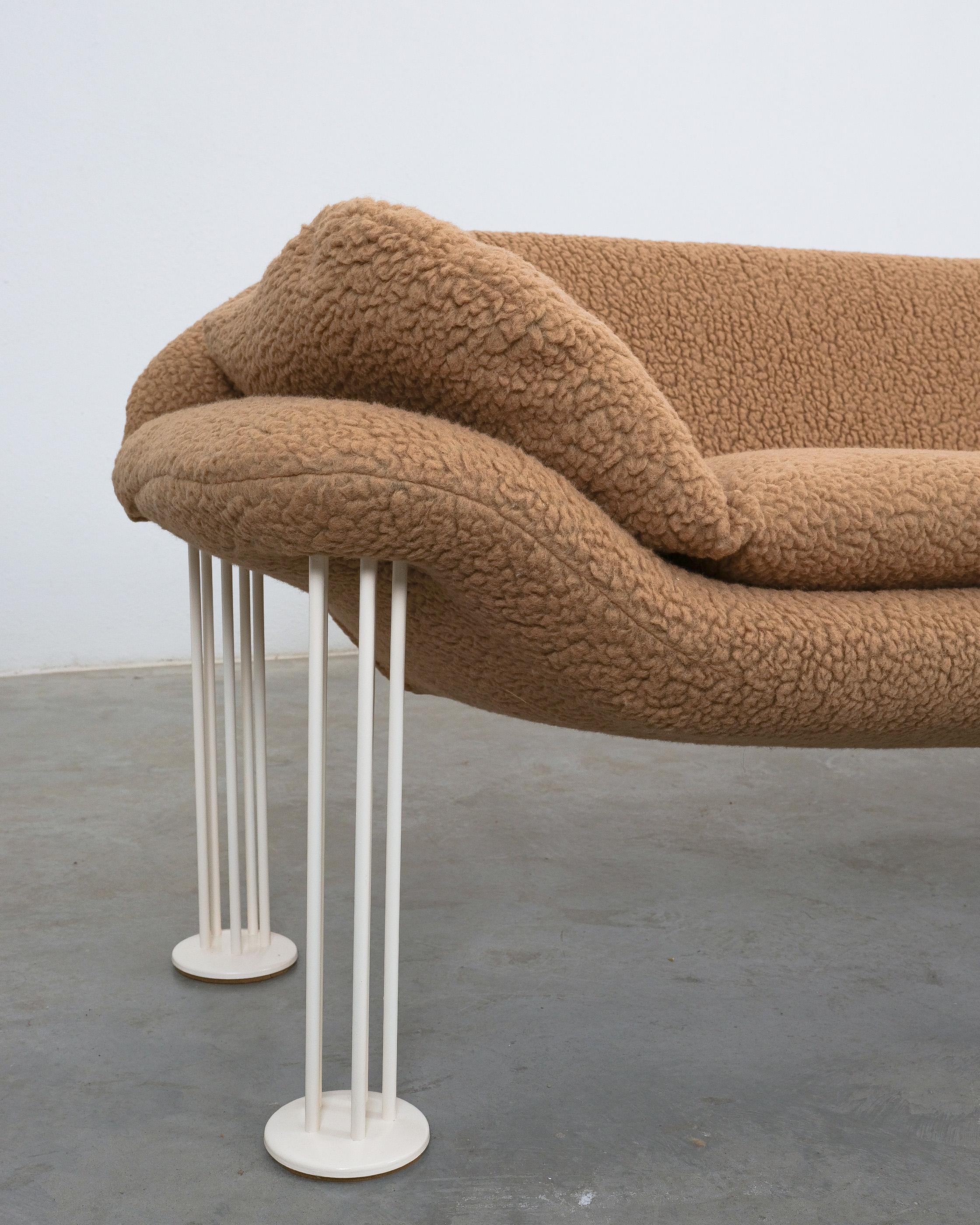 Canapé Air Burkhard Vogtherr nouvellement tapissé Amarena Brown Teddy Brown Bouclé , années 1980 en vente 8