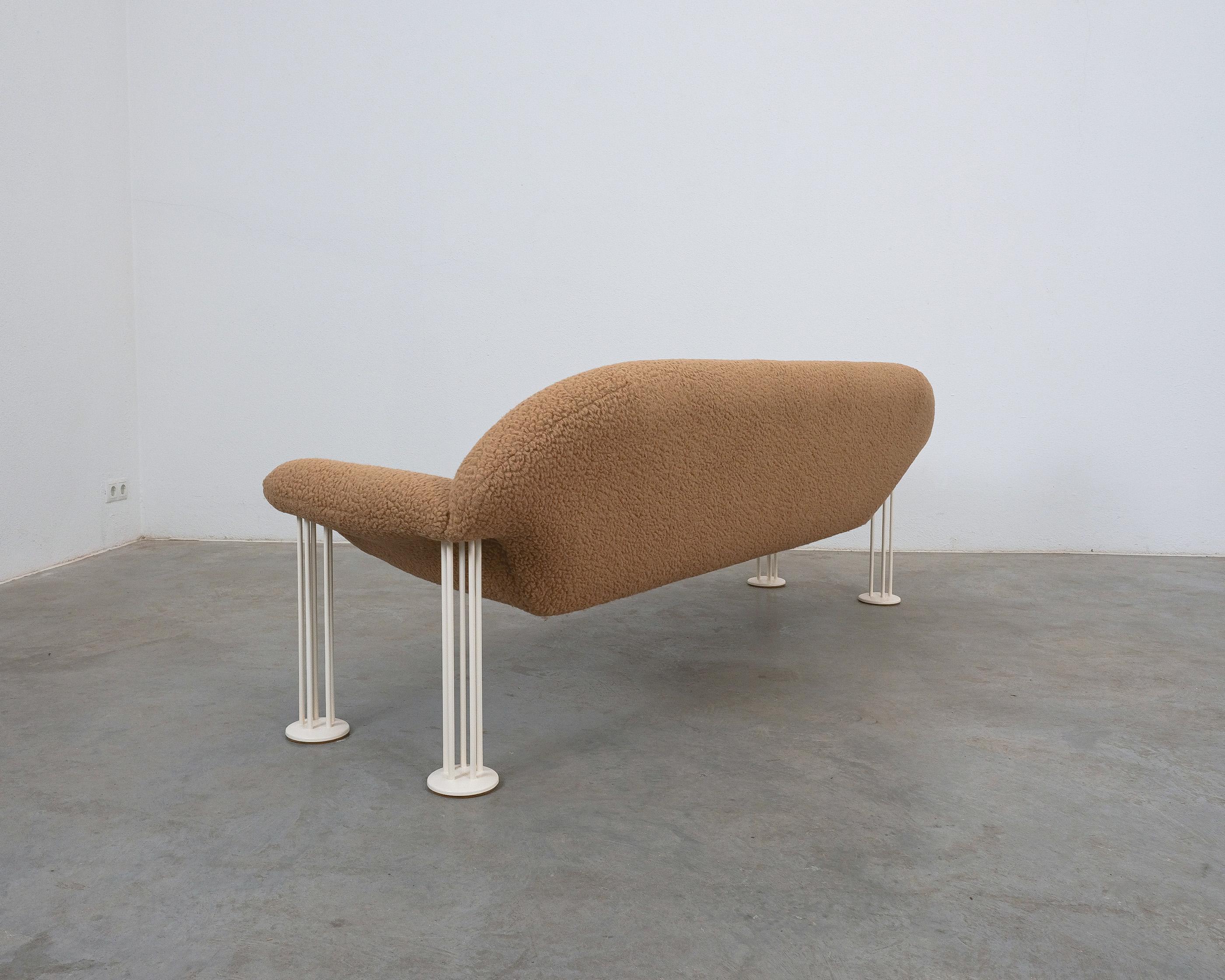 Acier Canapé Air Burkhard Vogtherr nouvellement tapissé Amarena Brown Teddy Brown Bouclé , années 1980 en vente