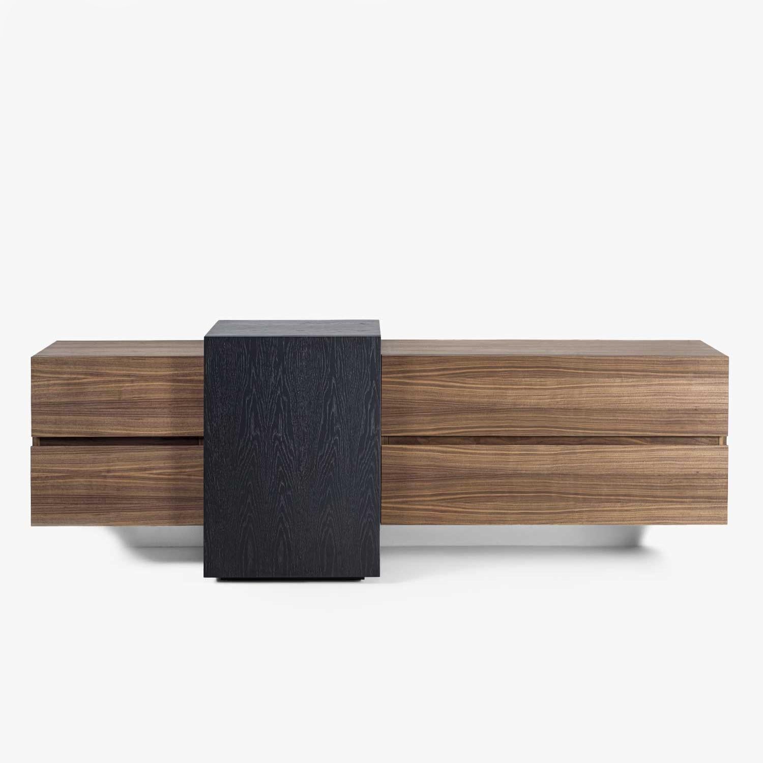 Sideboard Air Walnut with structure in solid walnut wood
and with central base structure in solid oak in black finish,
stained pigmented oak wood in black finish. Sideboard with
4 drawers and central base with 2 shelves inside, with a storage 
door