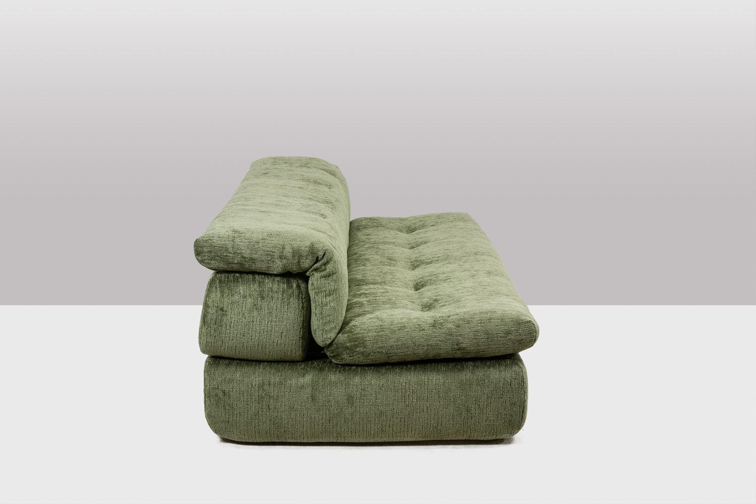 En l'air. Lit de canapé vert. 1970. en vente 3