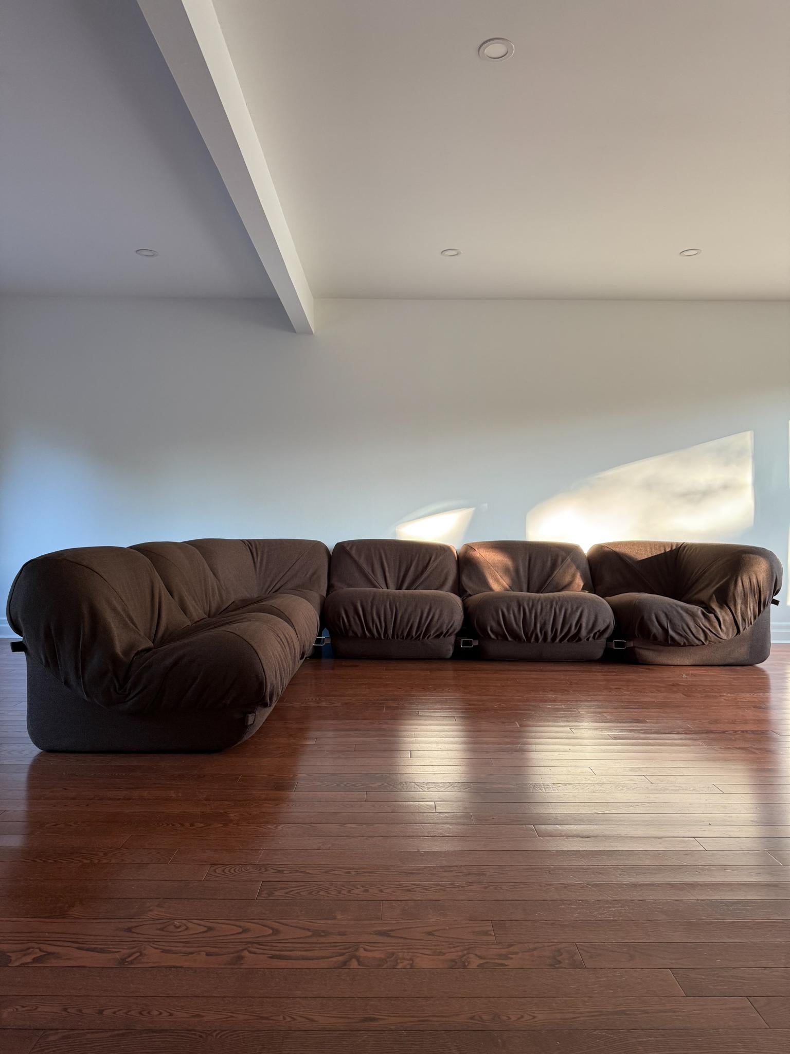 Manufactured in Toronto in 1977 under license to Airborne France. This was a common practice for high end furniture producers in the lat 70s in licensing North American manufacturers with their designs in order to offer their products cost