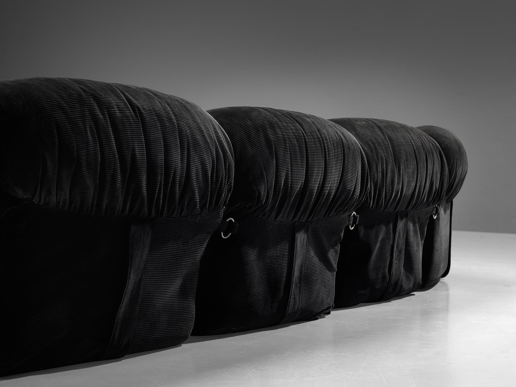 Airborne Modul-Sofa mit Ottomane 'Patate' aus schwarzem Samtkord  im Angebot 6