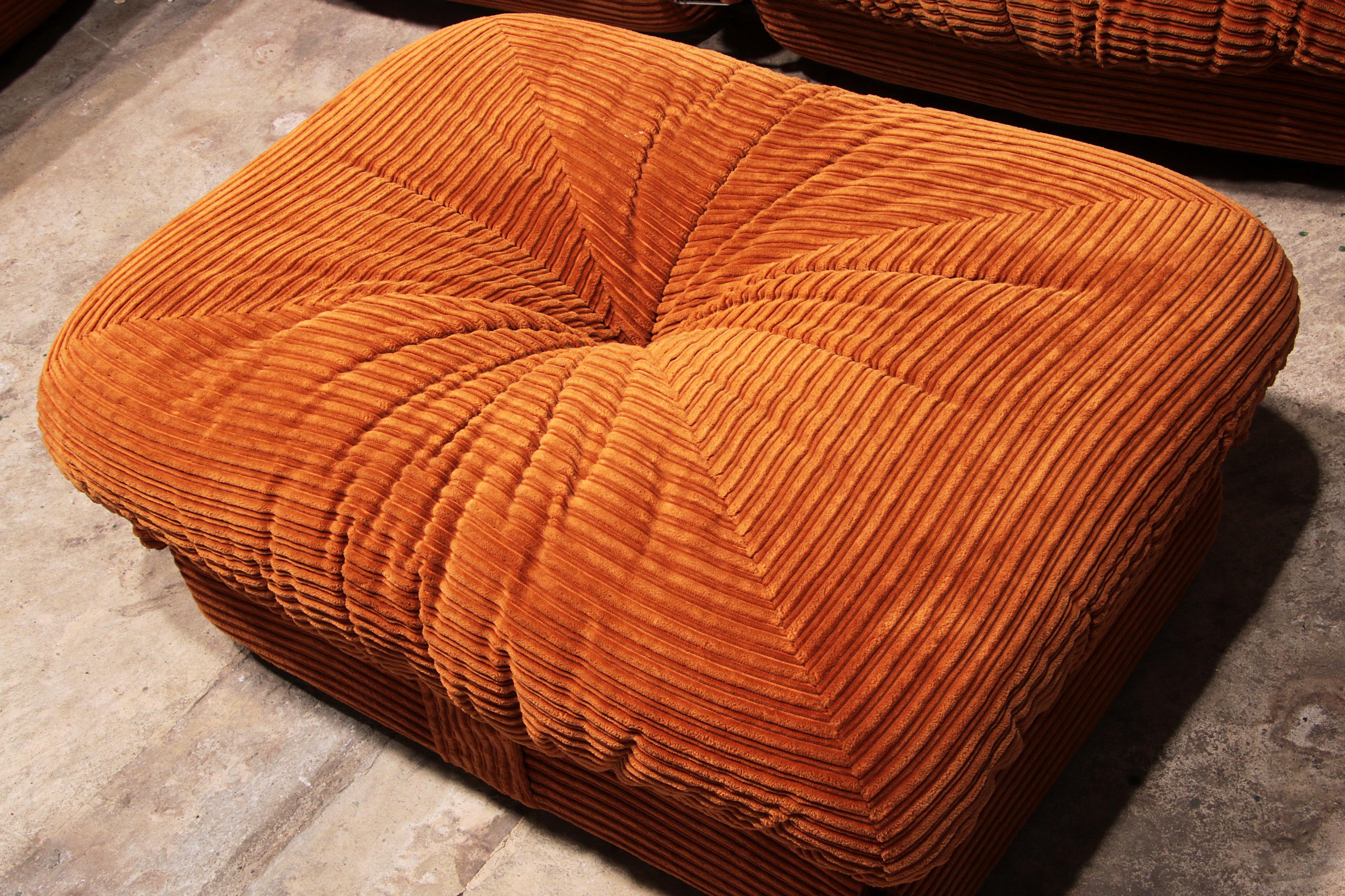 Fabric Airborne sectional sofa with ottoman 'Patate' in orange Corduroy wide ribbed  For Sale