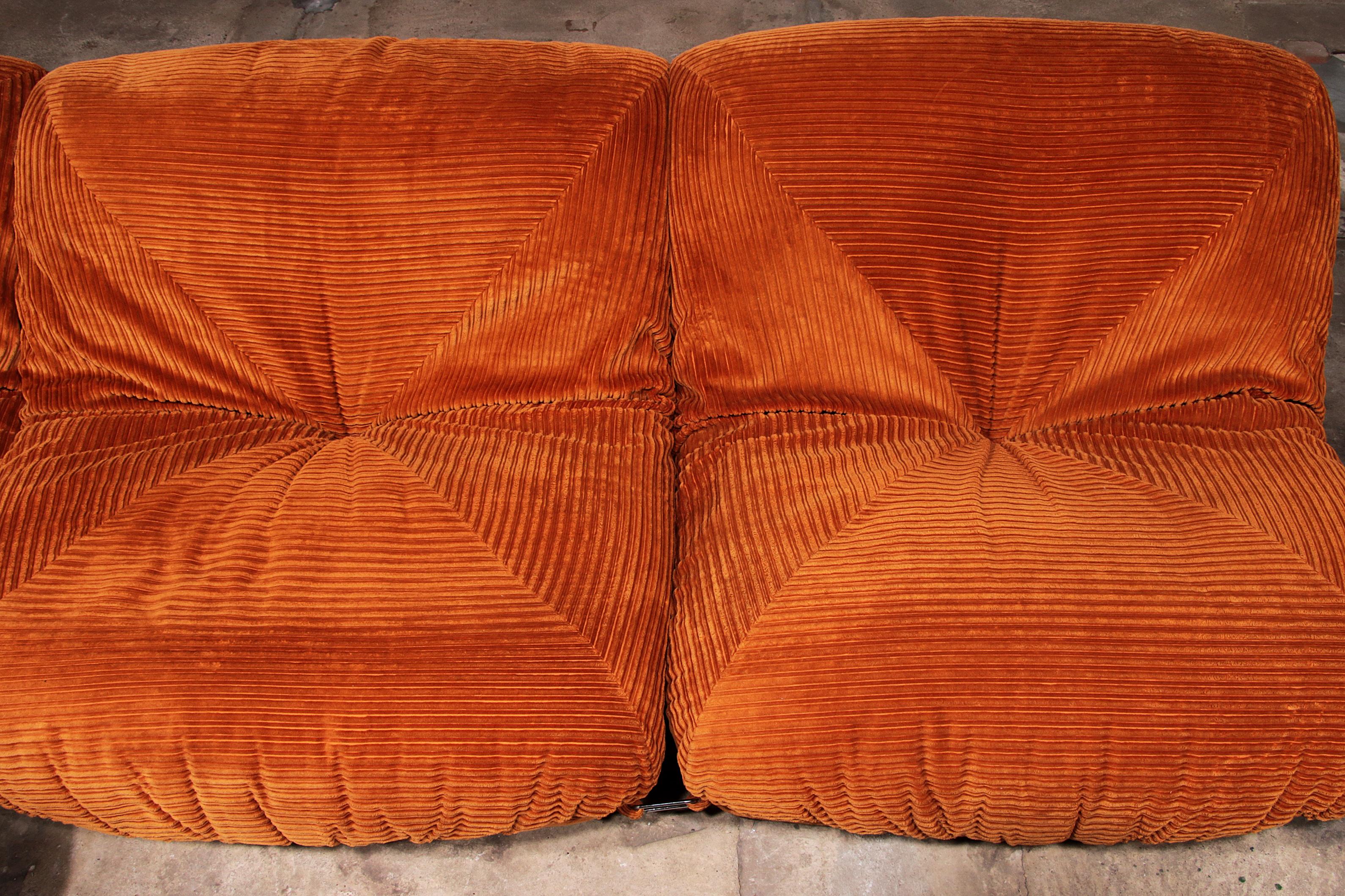 Late 20th Century Airborne sectional sofa with ottoman 'Patate' in orange Corduroy wide ribbed  For Sale