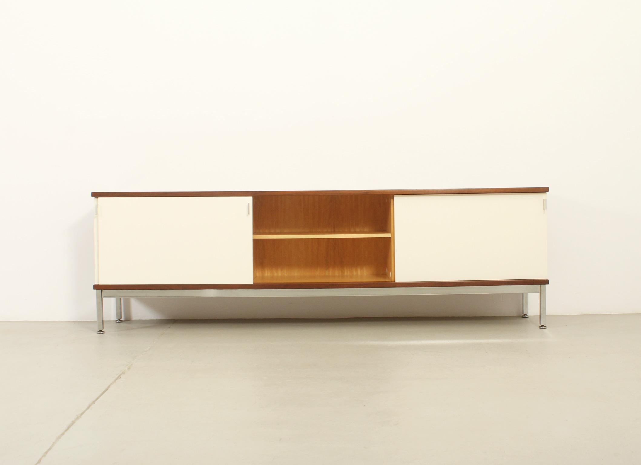 Airborne Sideboard mit lackierten Slide-Türen, Frankreich, 1960er Jahre im Angebot 6