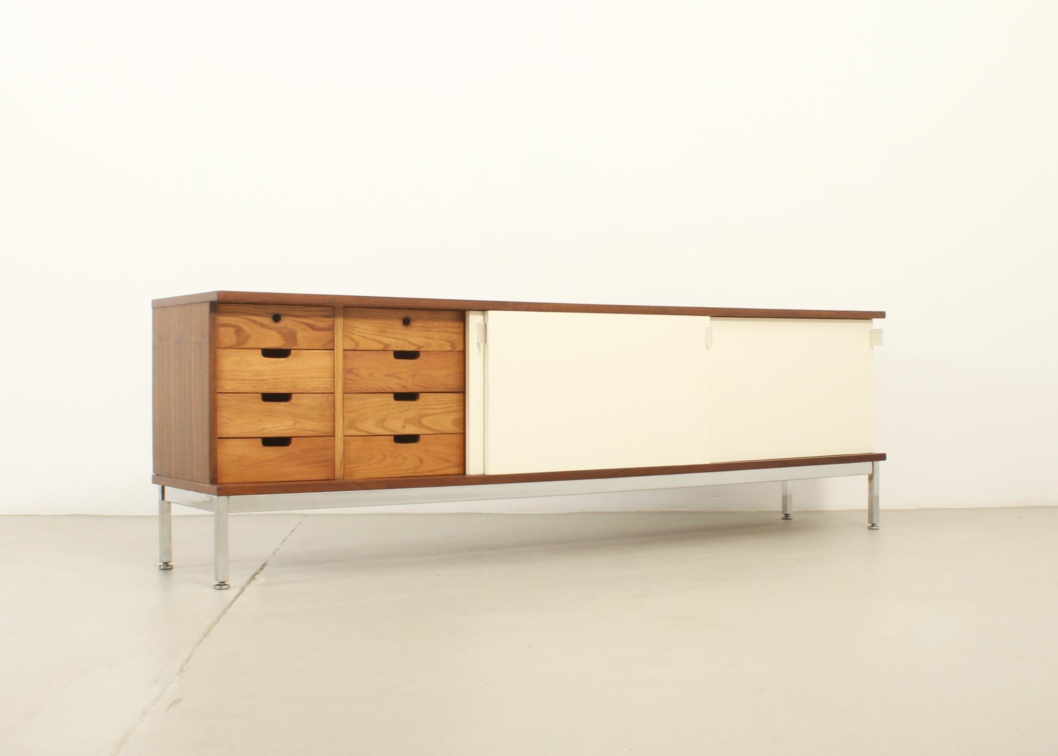 Airborne Sideboard mit lackierten Slide-Türen, Frankreich, 1960er Jahre im Angebot 2