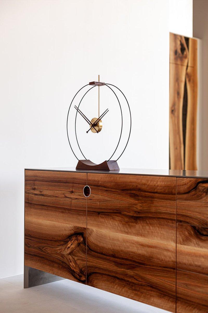 It is a design clock that can be displayed on a modern furniture of minimalist style. It is an ideal piece for design houses , modern flats and offices.
Aire G table clock : Black fiberglass, ash wood with walnut finish, box in polished brass
Each