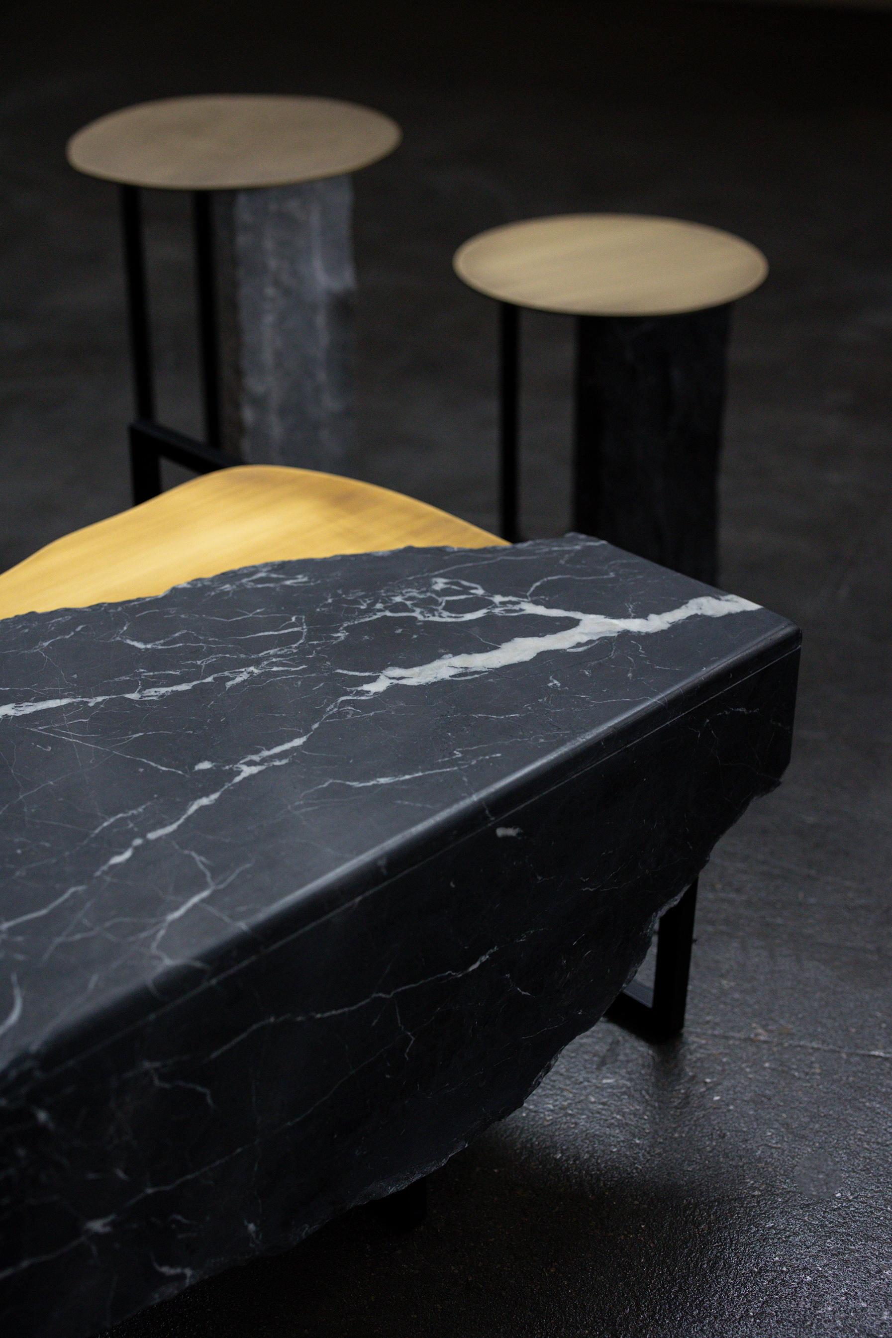 Table d'appoint Aire, laiton et marbre, fabriquée à la main au Portugal par Greenapple en vente 2