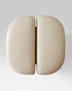 Taburete Aire en roble blanco y piel natural by Estudio Persona