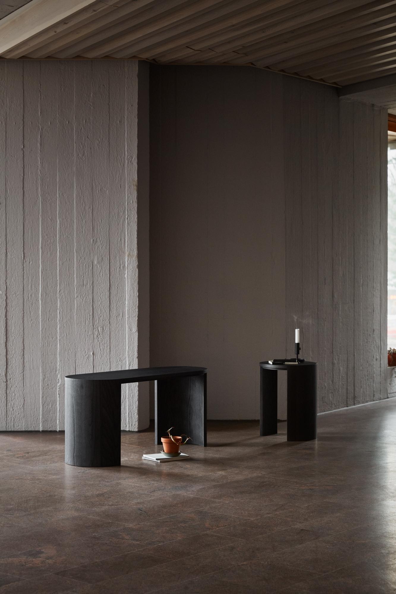 XXIe siècle et contemporain Table d'appoint et banc Airisto, une pièce de design scandinave moderne en bois en vente
