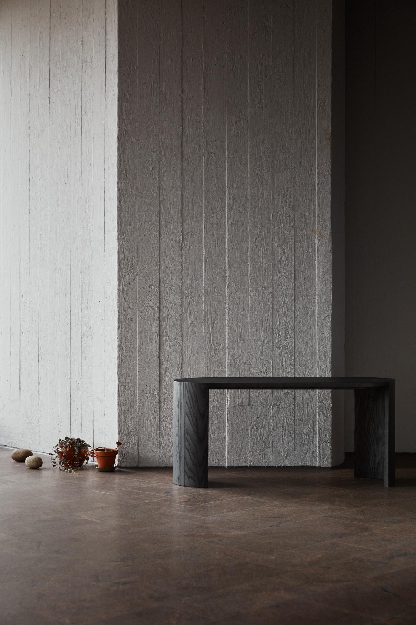Table d'appoint et banc Airisto, une pièce de design scandinave moderne en bois en vente 1