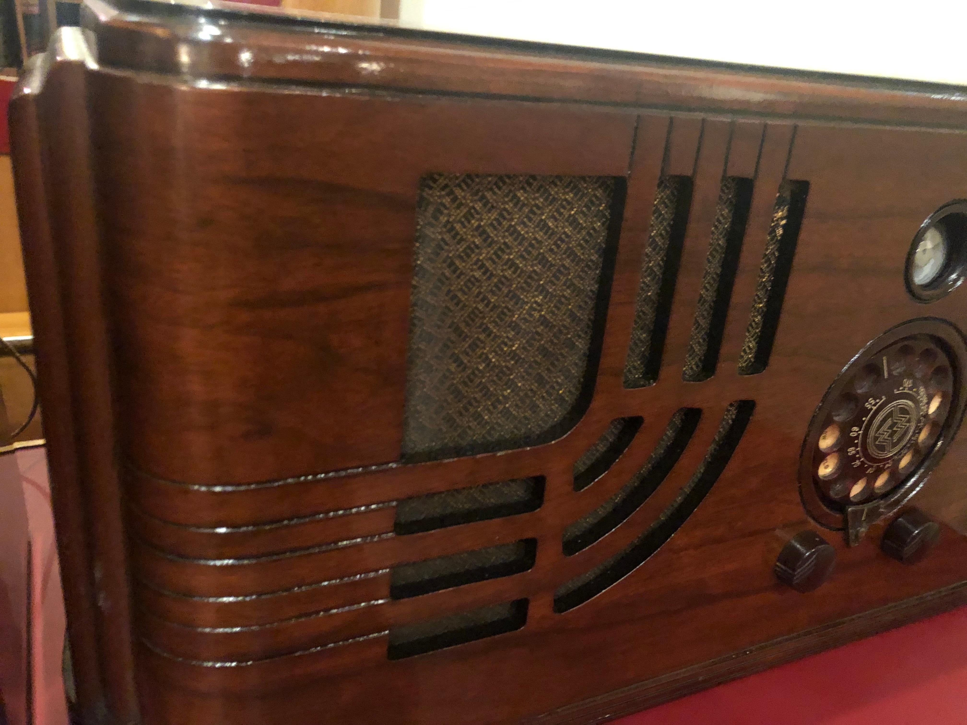 Milieu du XXe siècle Radio à tubes Art déco restaurée Bluetooth Airline 62-346 en vente