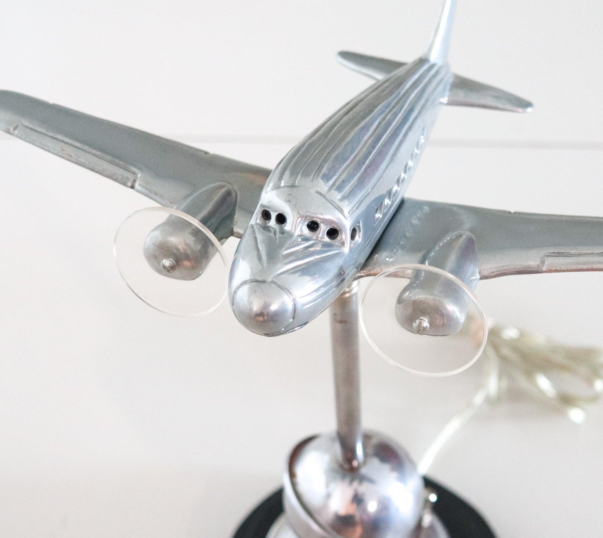 An art deco desk table lamp in the shape of an Airplane.

This is a fantastic vintage desk-table lamp, created in America during the late art deco period between the 1935 and 1940. The lamp is very decorative and has been designed in the shape of a
