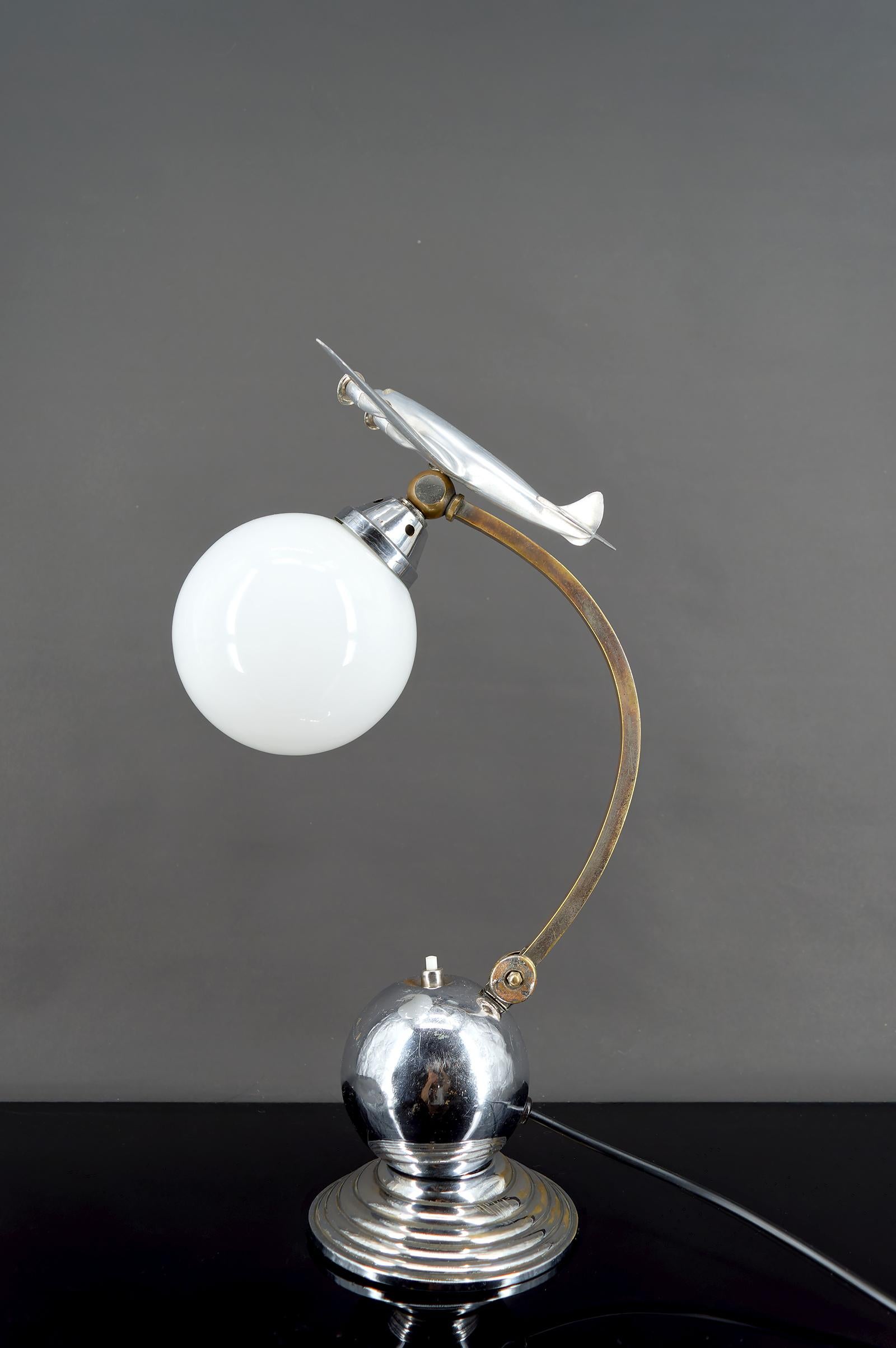 Airplane Lamp, Chrome & Aluminum, Art Deco / Streamline Moderne, Circa 1930 In Fair Condition For Sale In VÉZELAY, FR