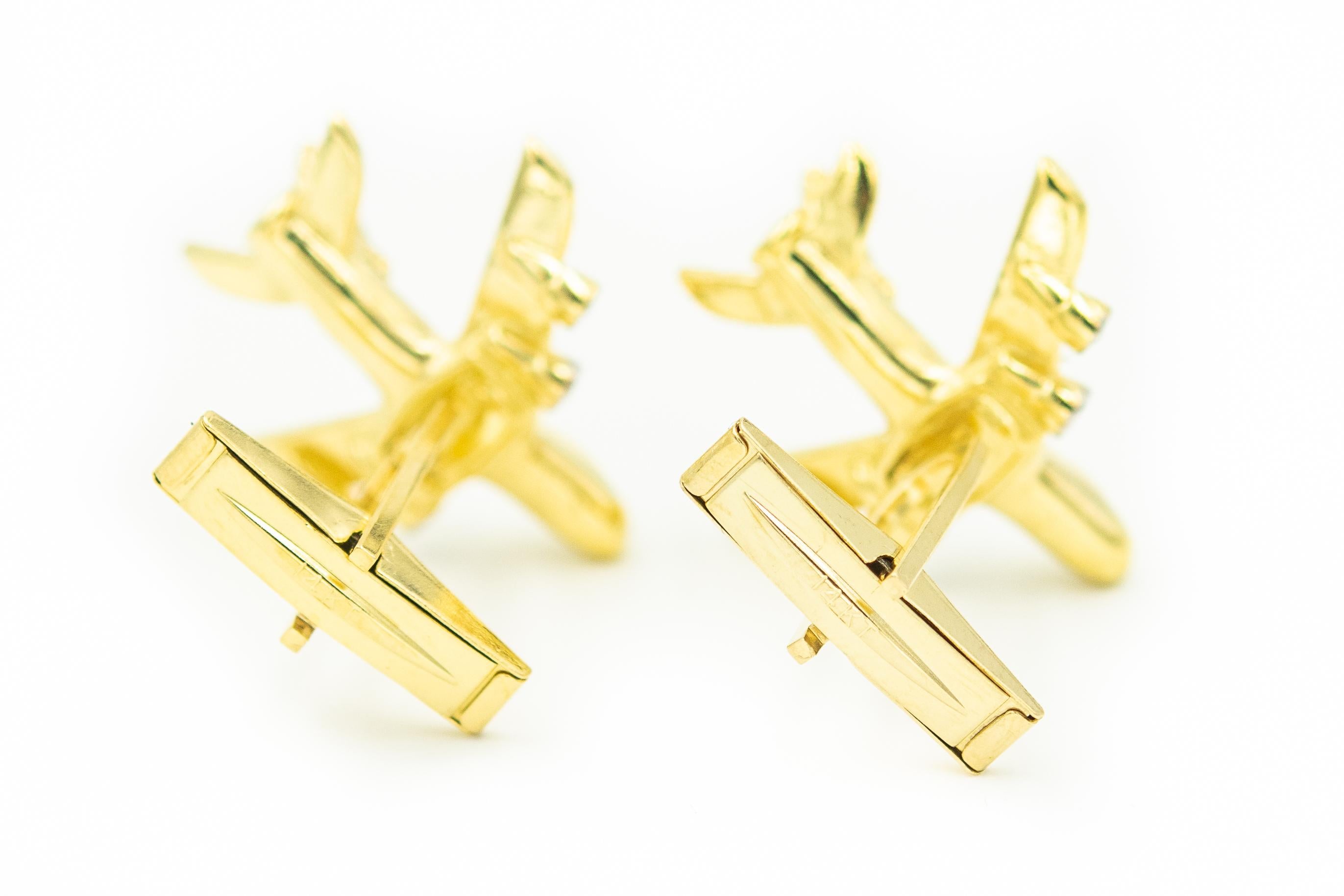 Taille ronde Boutons de manchette en or jaune et diamants en forme d'avion en vente