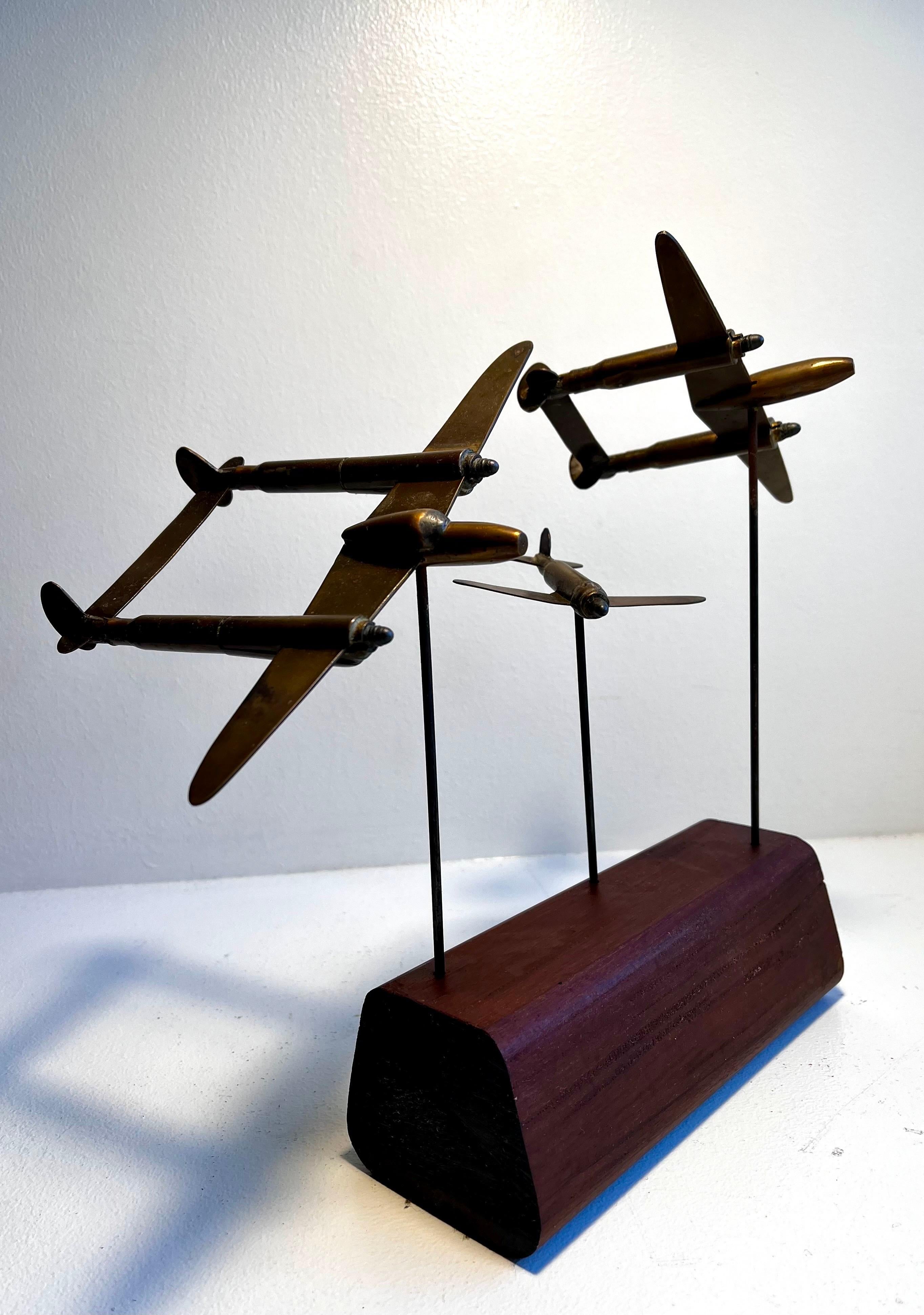 Escultura de avión sobre soporte de madera, arte popular de trinchera en venta 1