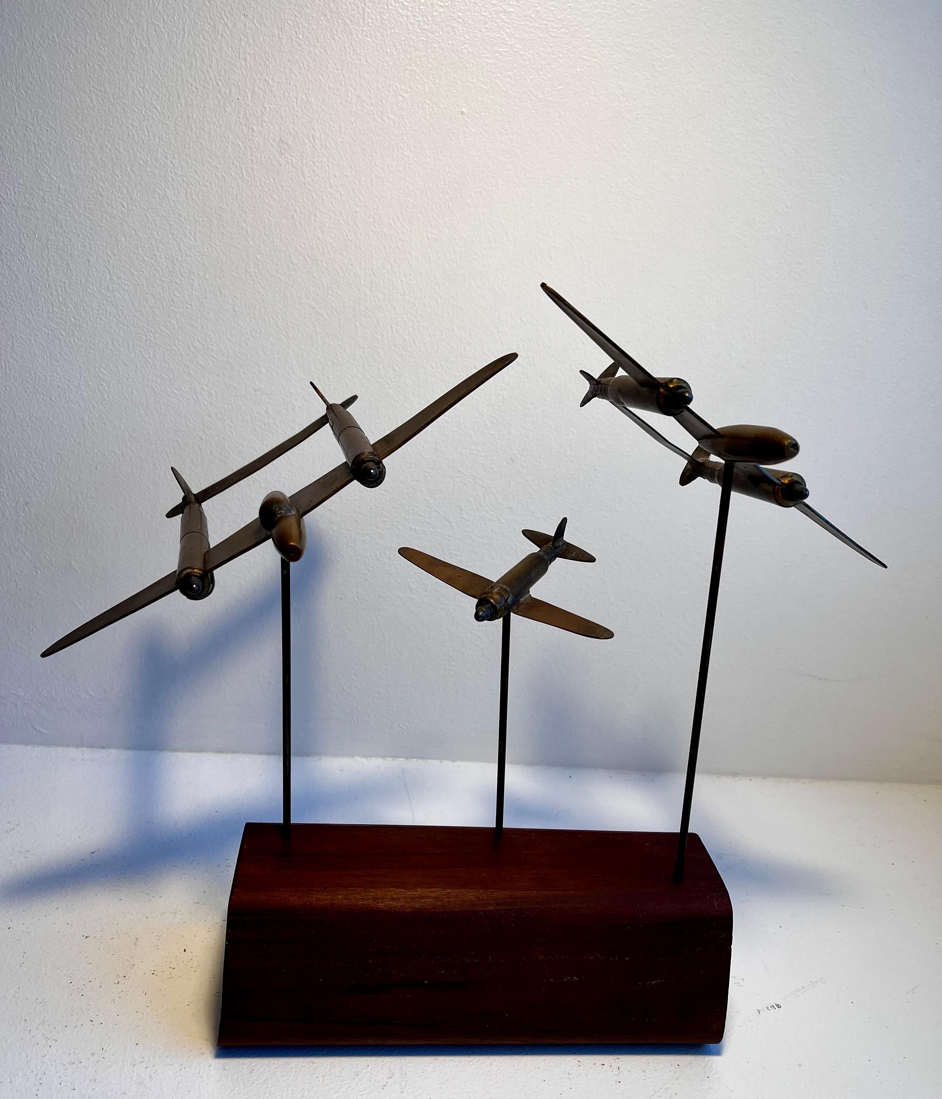 Escultura de avión sobre soporte de madera, arte popular de trinchera en venta 2