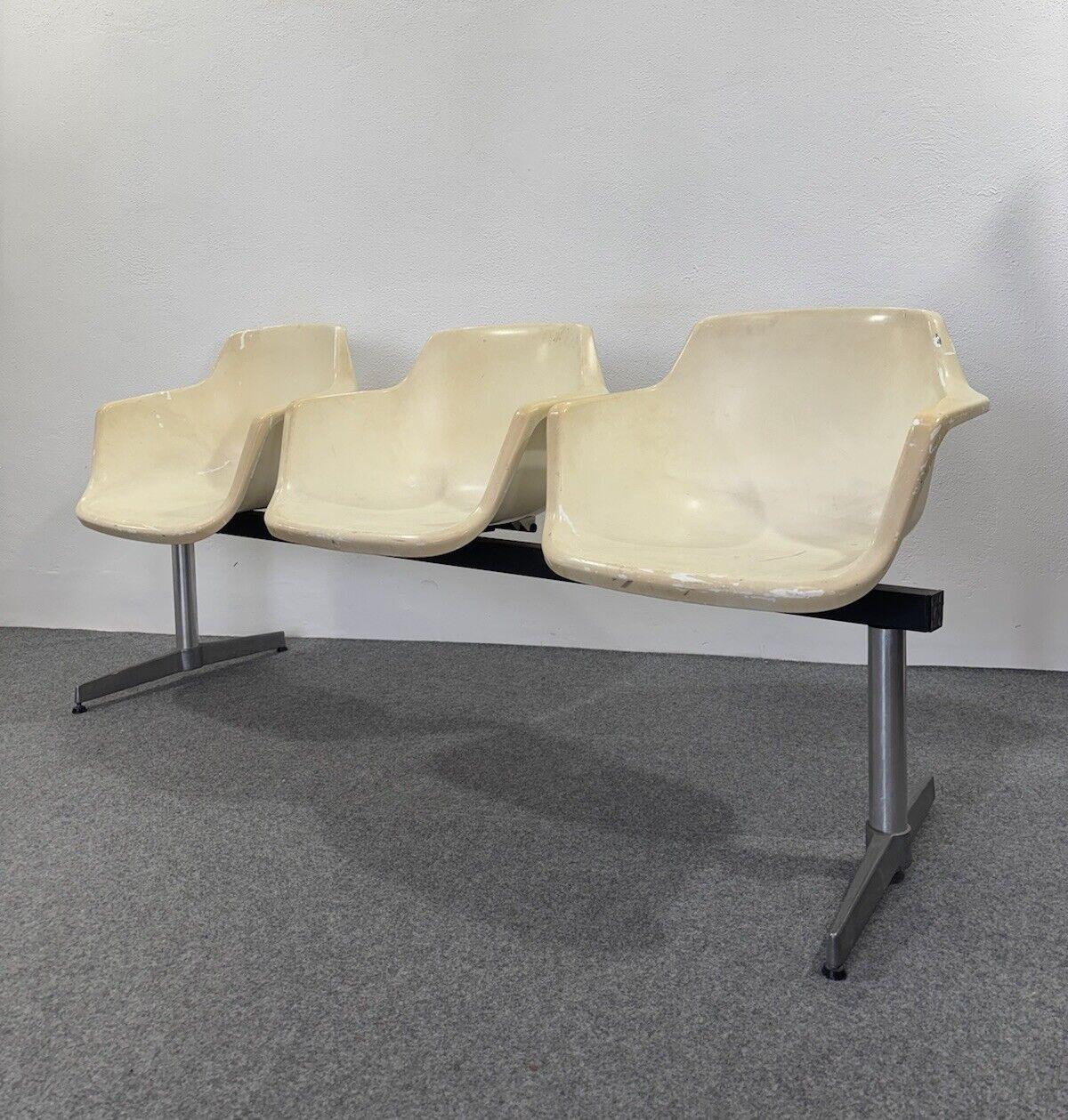 Airport Bench de Charles and Ray Eames Asientos en tándem para Herman Miller Italian en venta