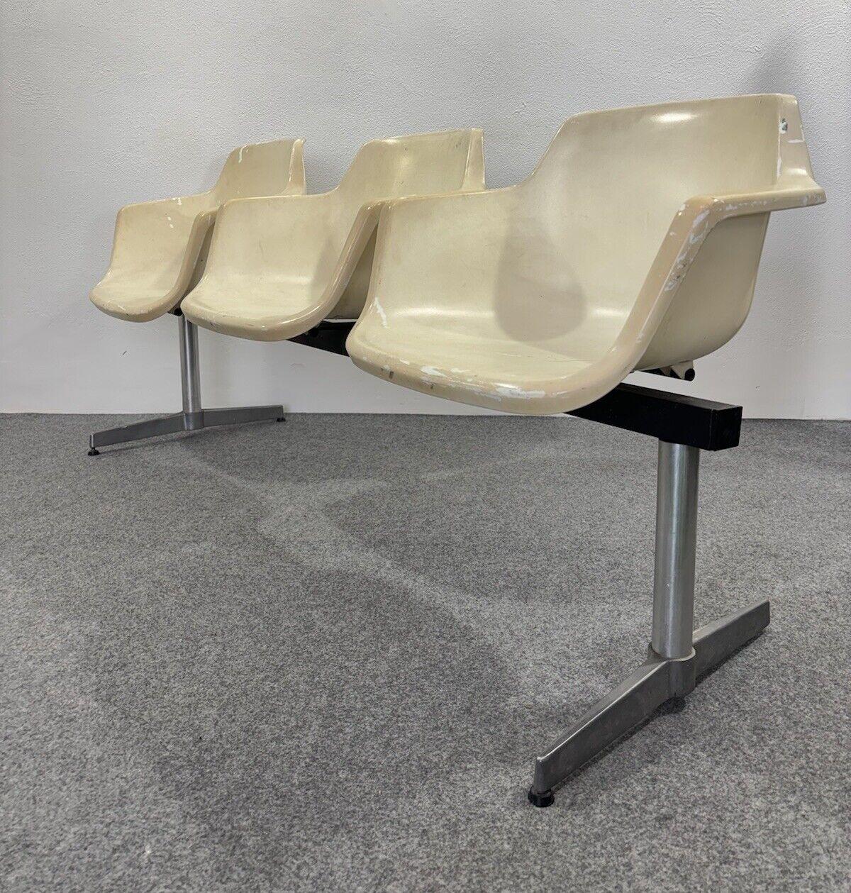 Airport Bench de Charles and Ray Eames Asientos en tándem para Herman Miller en Bueno estado para la venta en Taranto, IT