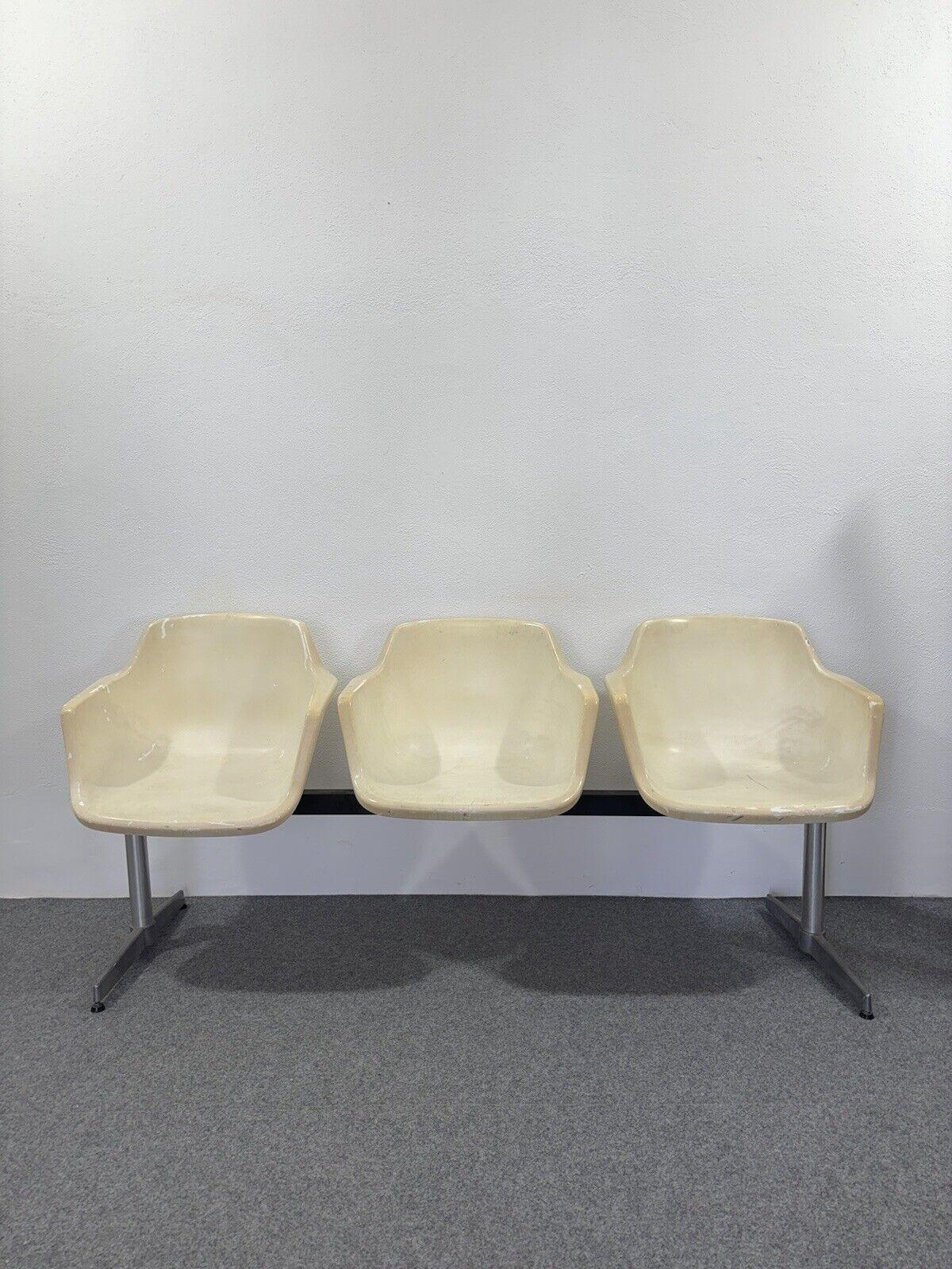 Airport Bench de Charles and Ray Eames Asientos en tándem para Herman Miller Metal en venta