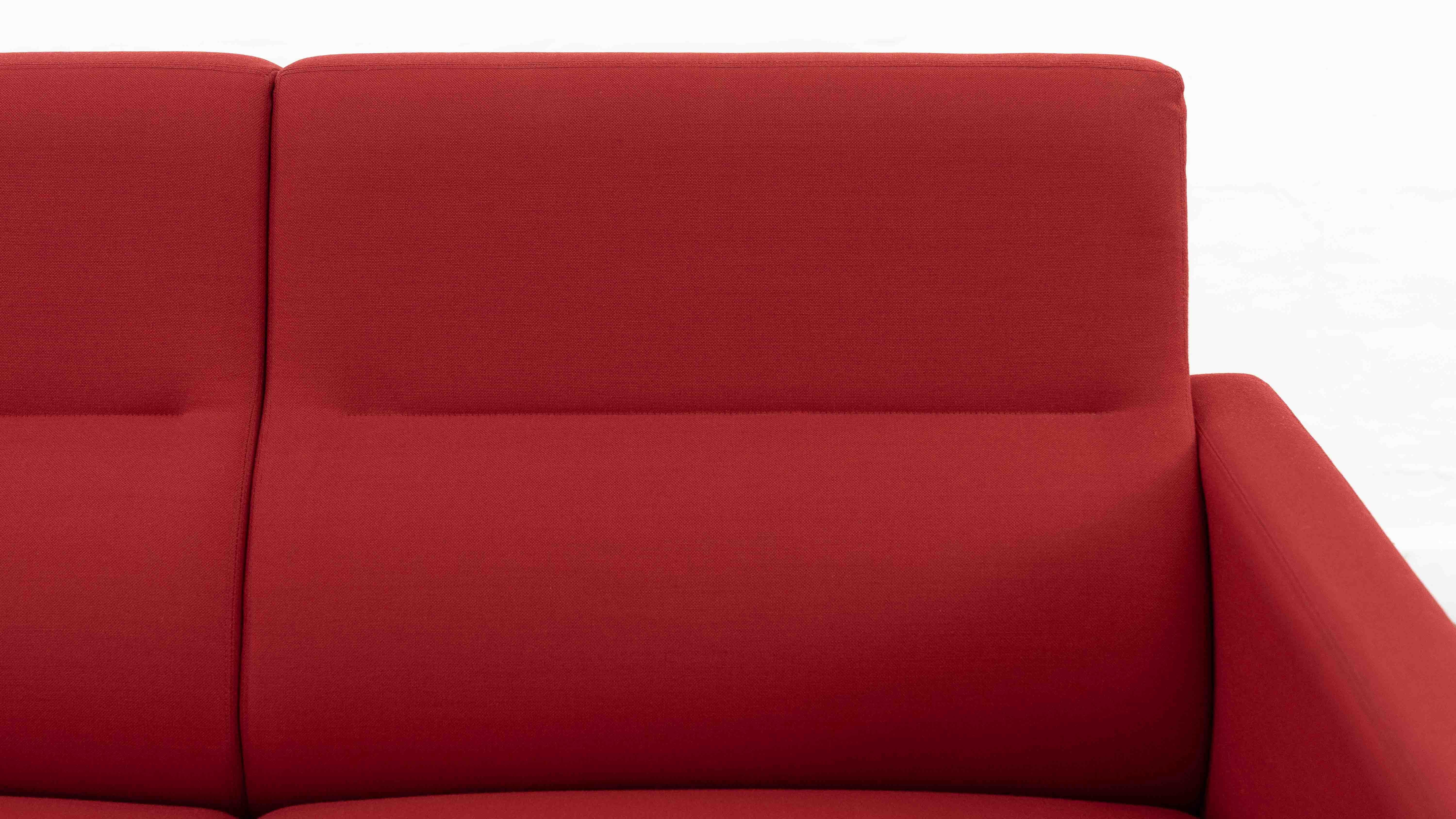 Airport Sofa Model 3300 by Arne Jacobsen for Fritz Hansen in red fabric For Sale 4