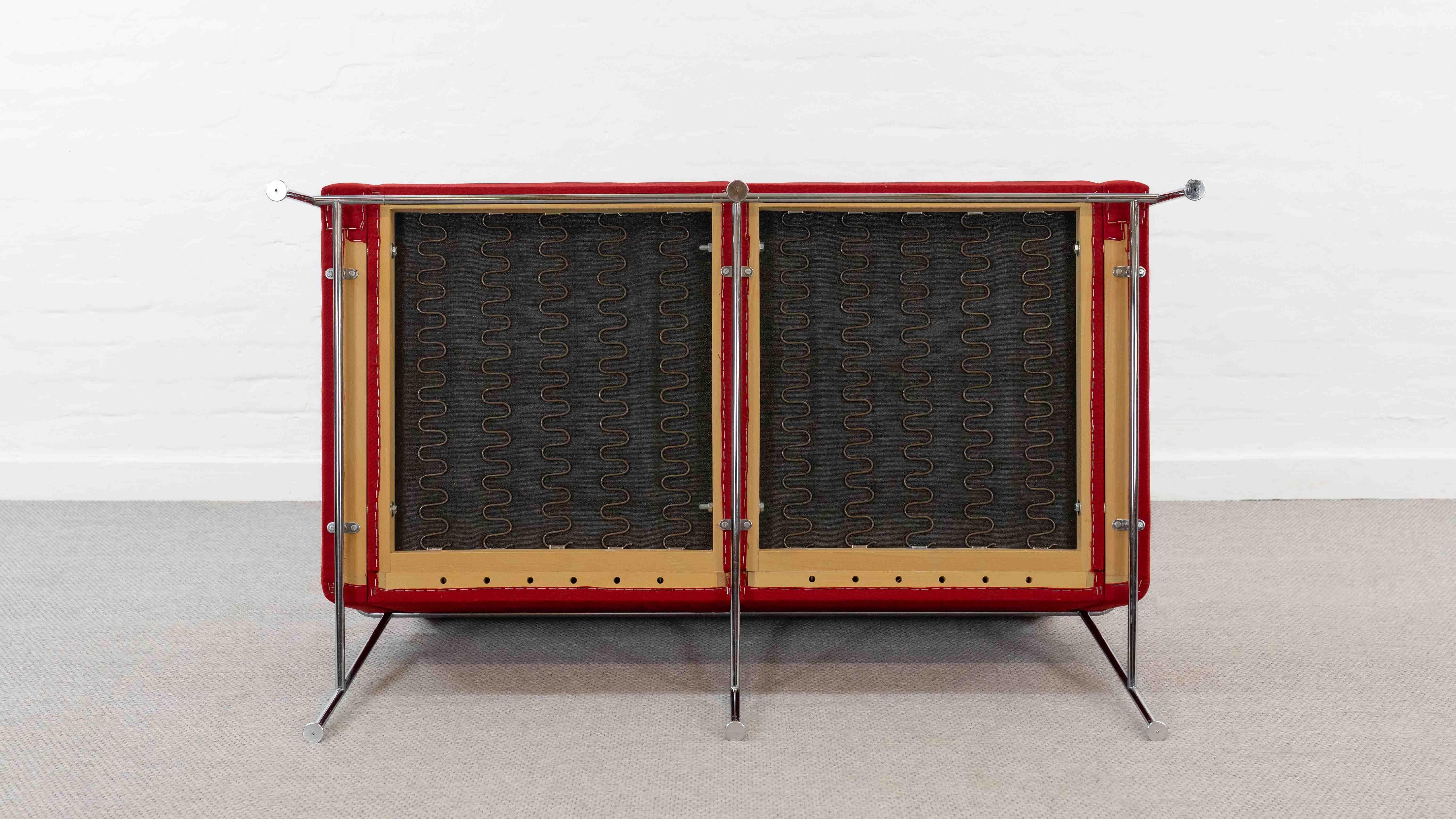 Airport Sofa Model 3300 by Arne Jacobsen for Fritz Hansen in red fabric For Sale 12
