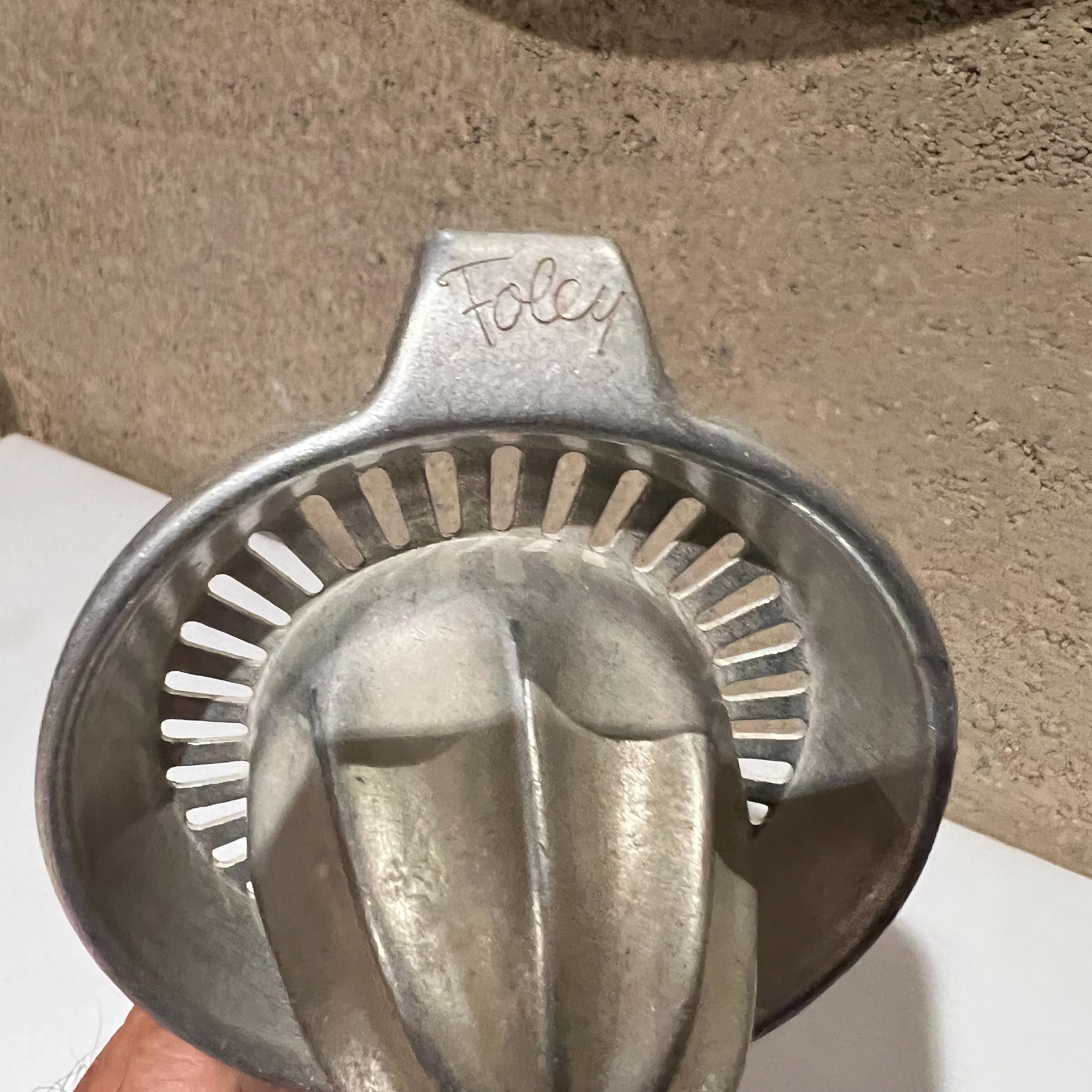 Airstream 1960s Foley Handheld Citrus Juicer Reamer in Aluminum In Good Condition For Sale In Chula Vista, CA