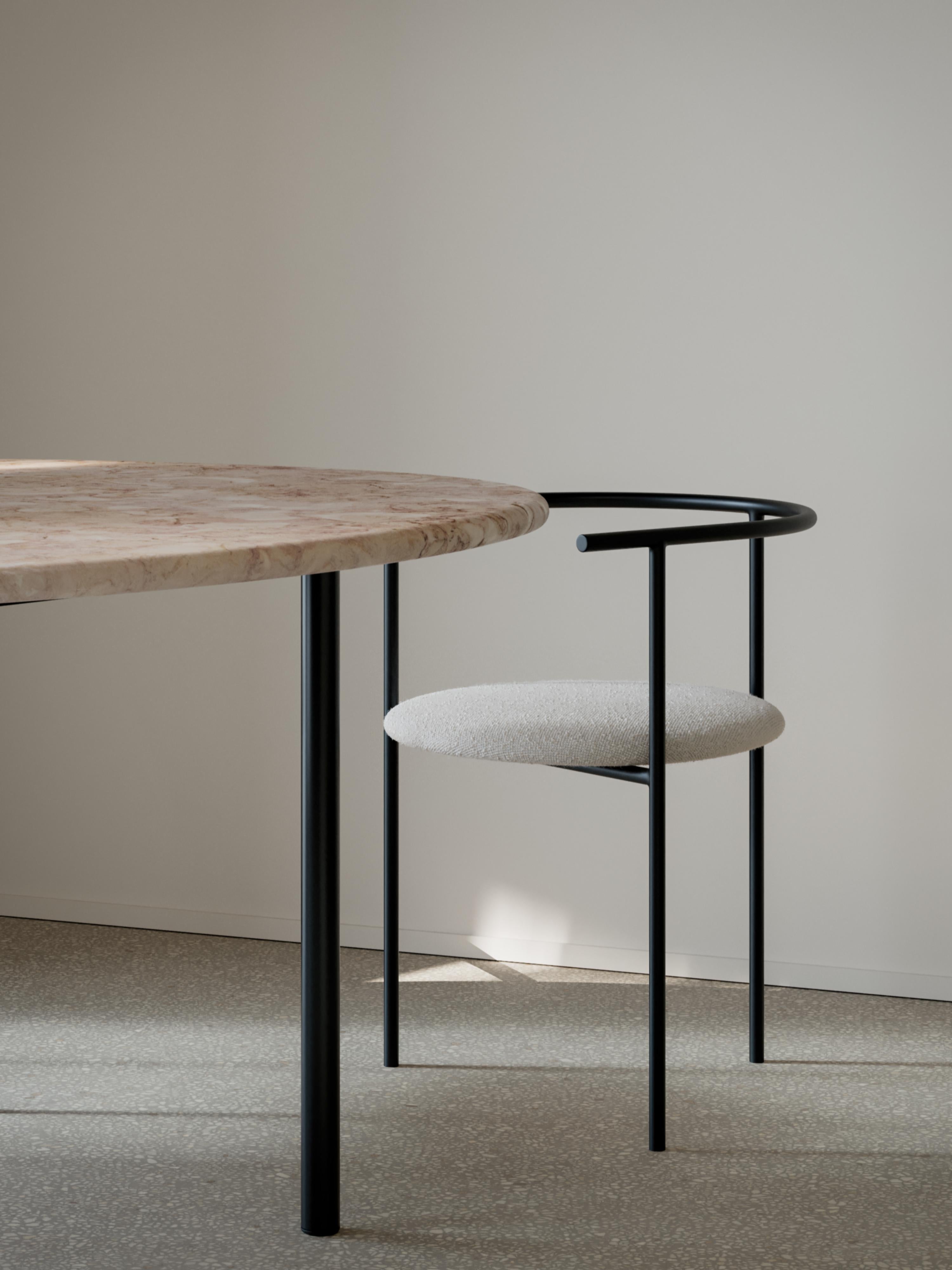 AITAI - Esstisch von Kengo Kuma mit Lioz-Kalksteinplatte und Metallgestell - 140 (Portugiesisch) im Angebot