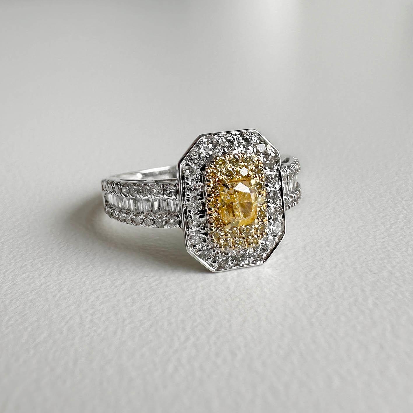 AITCHES - 0,87ct gelber Diamant Ring in Smaragdform aus 18K Weißgold im Zustand „Neu“ im Angebot in AMSTERDAM, NL