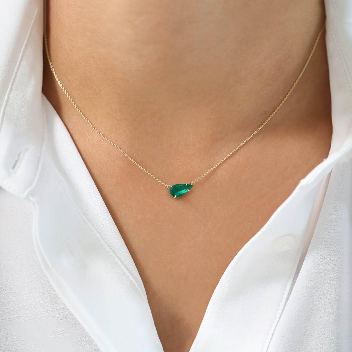 This unique necklace is made of:

- 18K yellow gold
- Natural pear cut emerald
- Carat total weight 1.0-1.2
- Necklace total length 45cm
- The color and details of each natural emerald can vary from one creation to another
- SKU_GPD1022YG

Jewelry