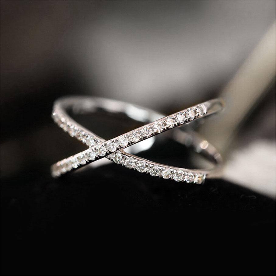 AITCHES - Cross Diamond Ring in 18K White Gold In New Condition For Sale In AMSTERDAM, NL