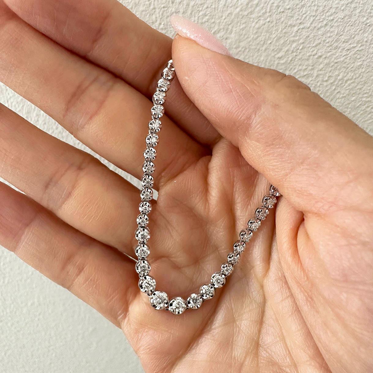 AITCHES - Collier tennis Disco en or blanc 18 carats avec diamants gradués de 3,0 carats Neuf - En vente à AMSTERDAM, NL