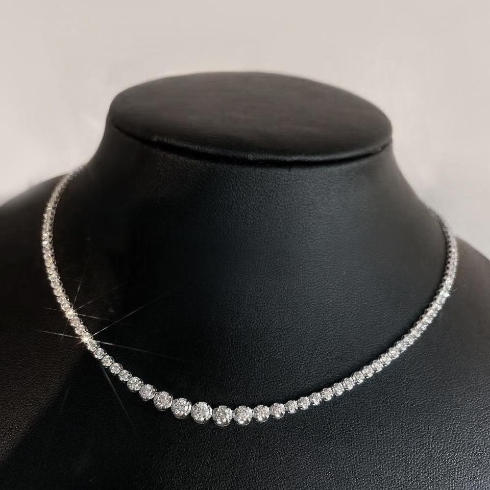 AITCHES - Collier tennis Disco en or blanc 18 carats avec diamants gradués de 3,0 carats Pour femmes en vente