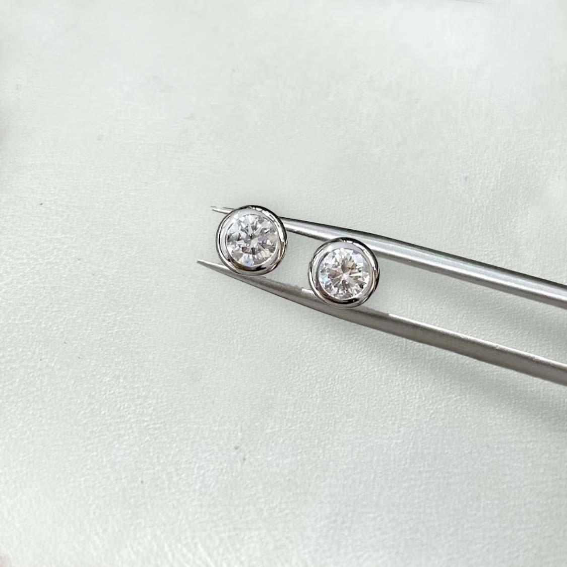 AITCHES - Donut-Diamant-Ohrringe (0,60 Karat) aus 18 Karat Weißgold im Zustand „Neu“ im Angebot in AMSTERDAM, NL