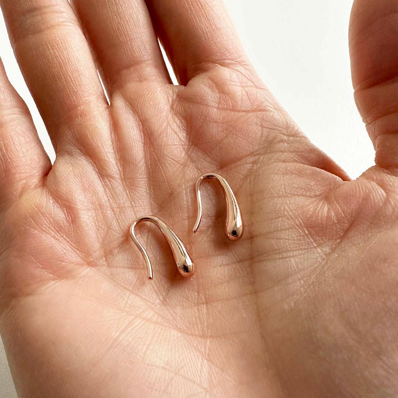 AITCHES - Jullie Drop Earrings in Rose Gold Plated Sterling Silver In condizioni Nuovo in vendita a AMSTERDAM, NL