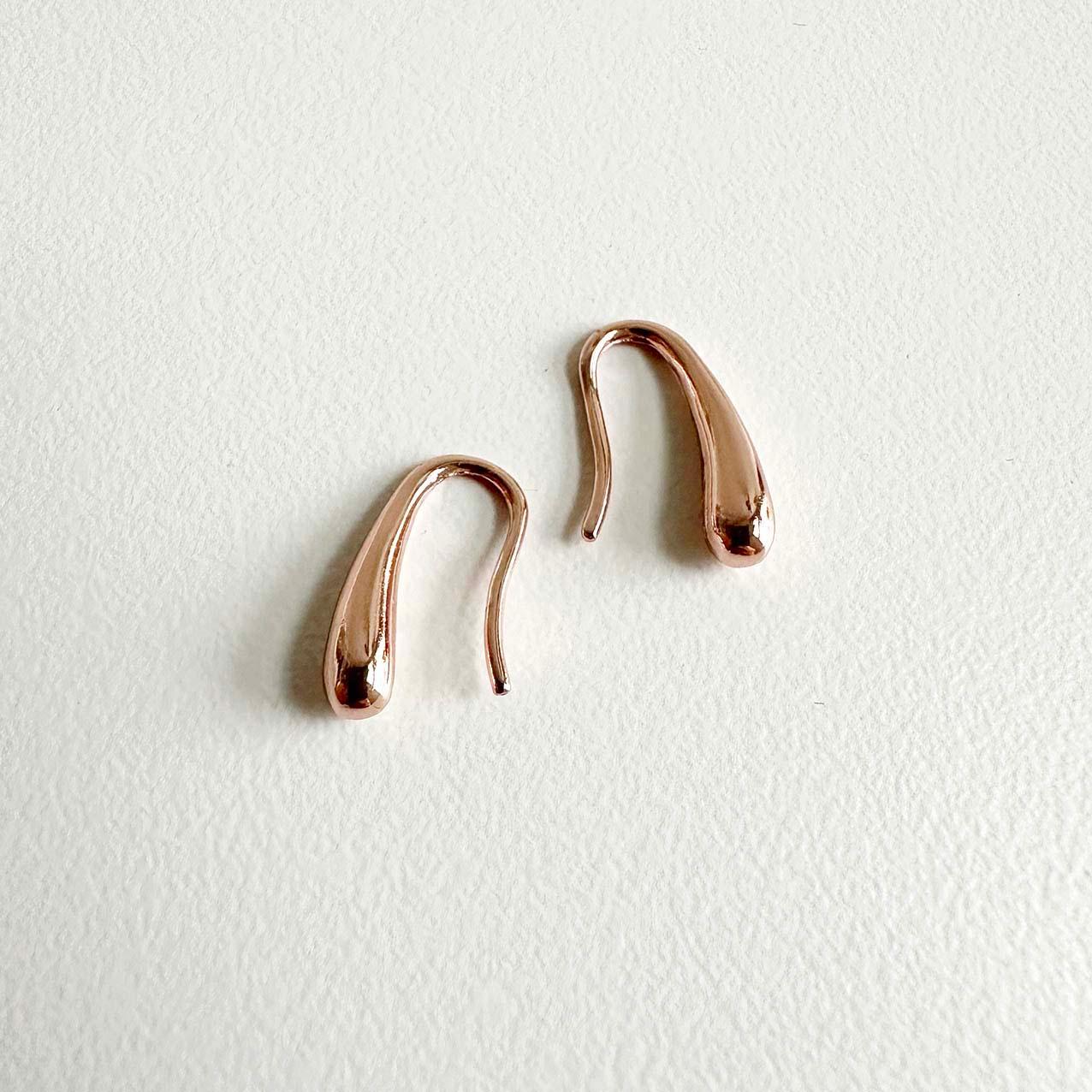 AITCHES - Jullie Drop Earrings in Rose Gold Plated Sterling Silver in vendita 2