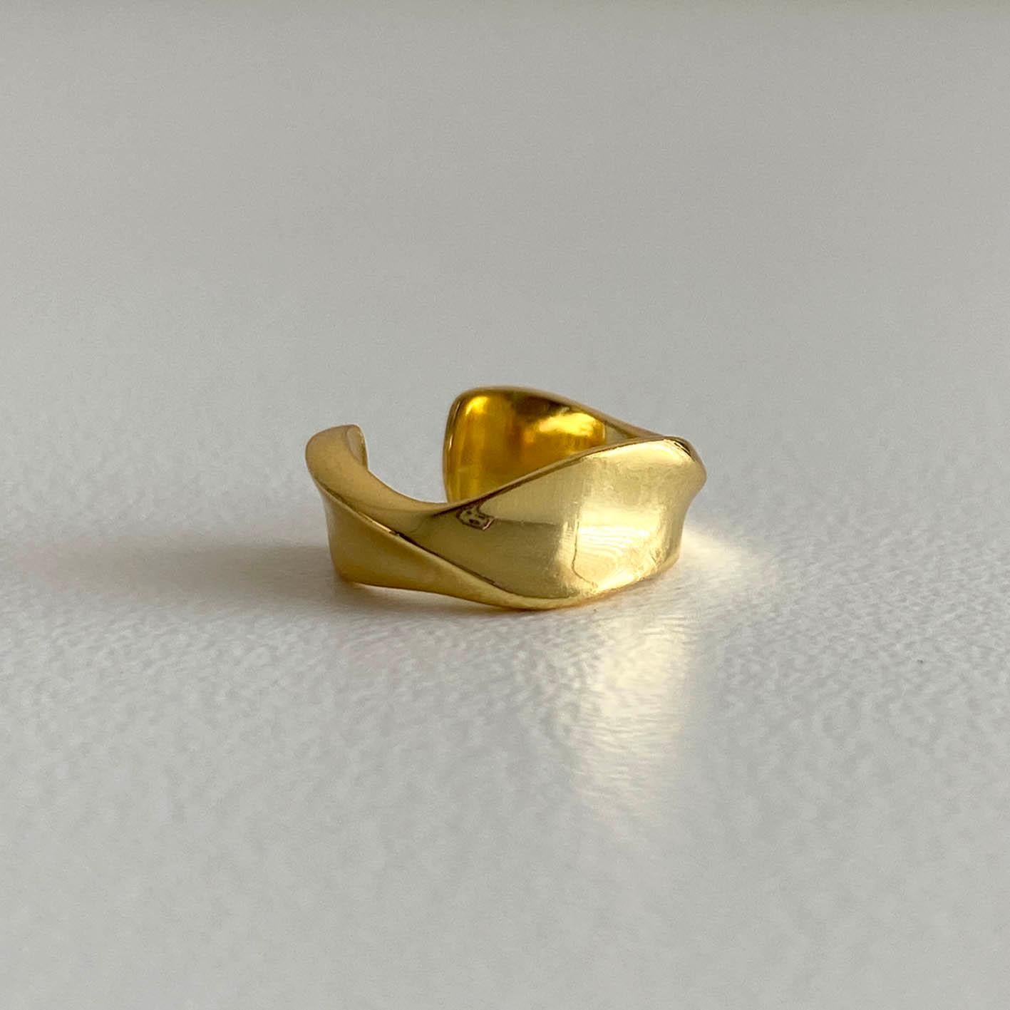 AITCHES - Jullie Wave Cuff in 18K Gold Plated Sterling Silver In New Condition For Sale In AMSTERDAM, NL