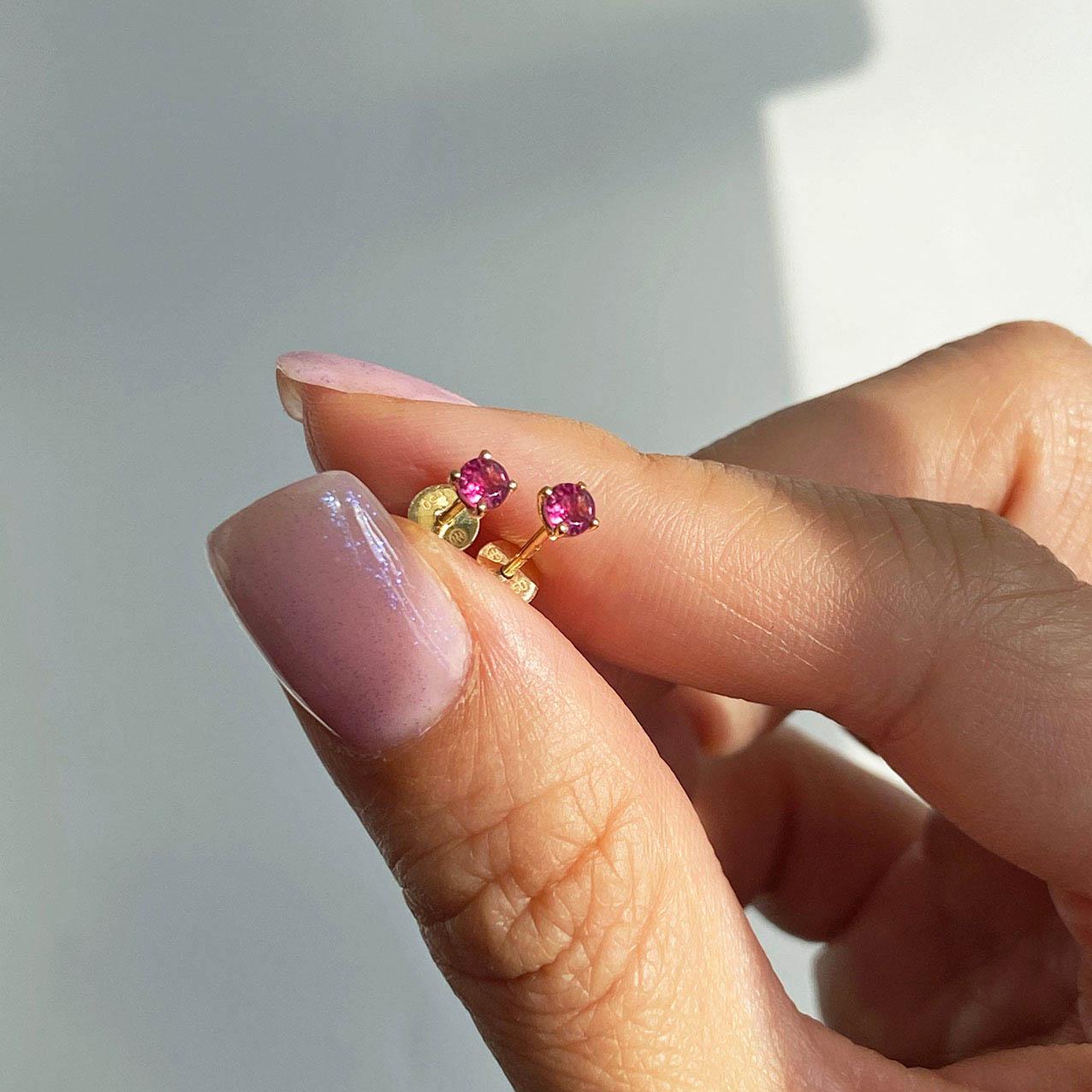 AITCHES - Pendientes de turmalina rosa Tulipán simple en oro de 18 quilates Corte brillante en venta