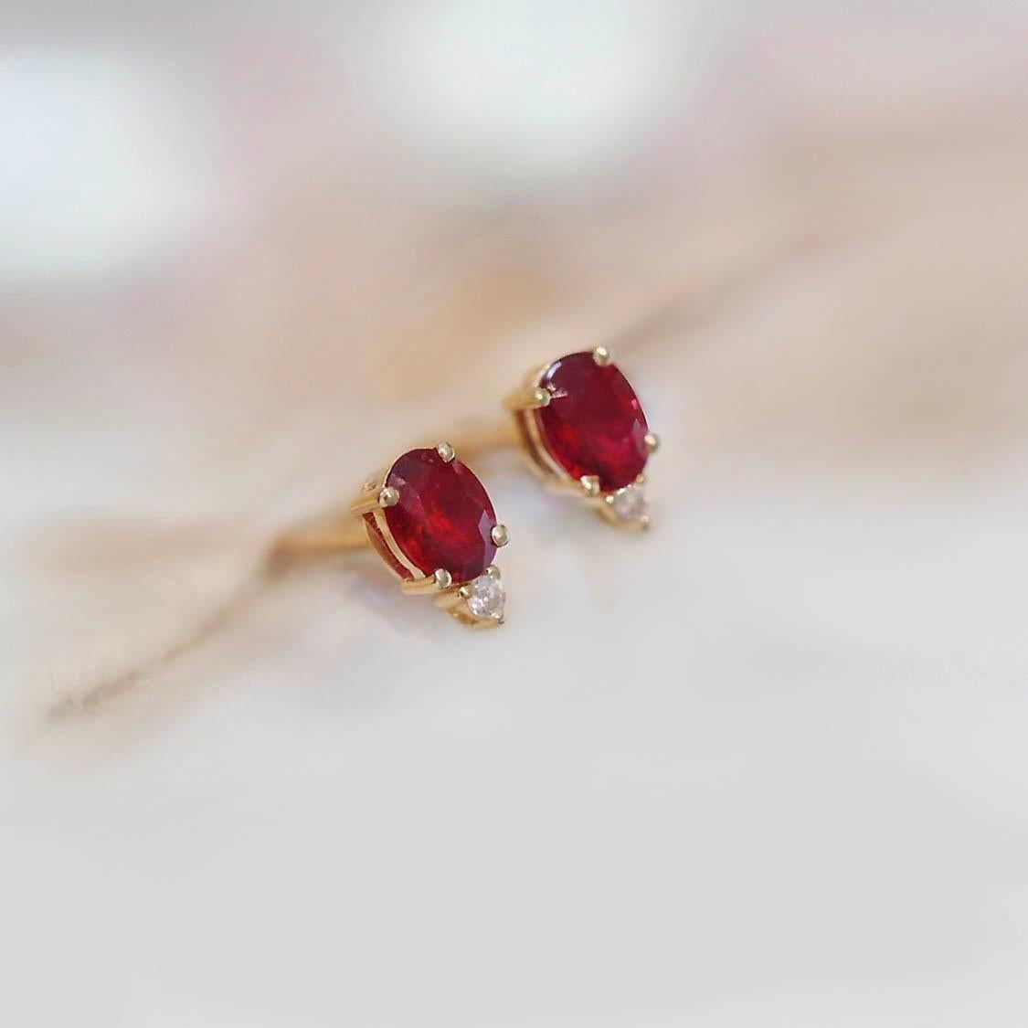 AITCHES - Single Tulip Ruby Earrings with Diamonds in 18K Gold In New Condition For Sale In AMSTERDAM, NL
