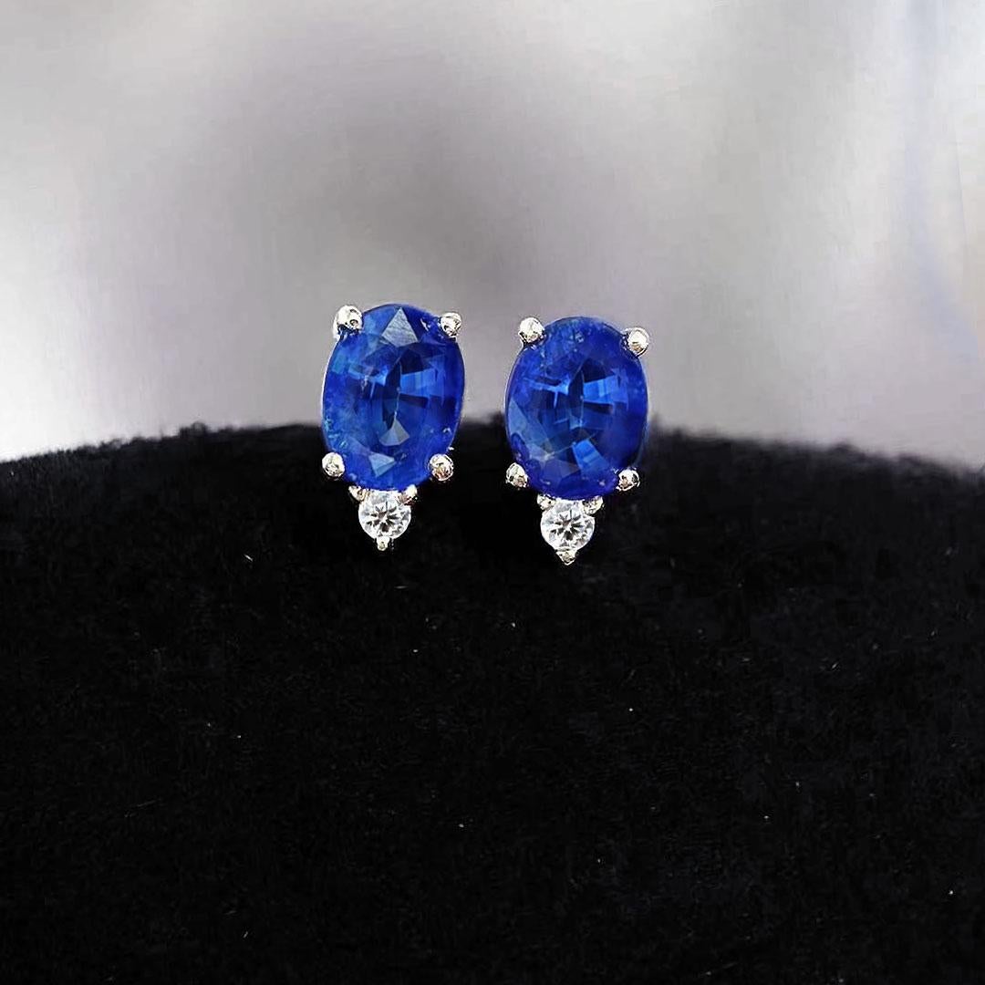 AITCHES - Single Tulip Sapphire Earrings with Diamonds in 18K White Gold Corte oval en venta