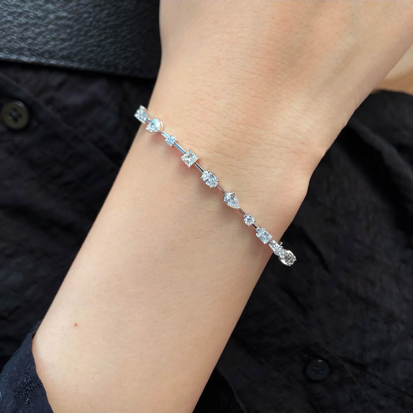 Esta pulsera única está hecha de

- Oro blanco de 18 quilates
- Diamantes talla fantasía natural
- Peso total en quilates 3,36, D-E/VS
- Longitud total de la pulsera 17 cm
- SKU_GBT1035WG
- Esta pieza se fabrica por encargo y de forma individual al