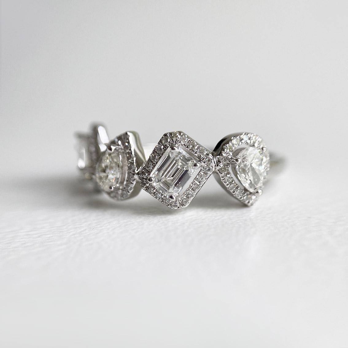 AITCHES - Teide Mixed-cut Diamond Ring in 18K White Gold In condizioni Nuovo in vendita a AMSTERDAM, NL