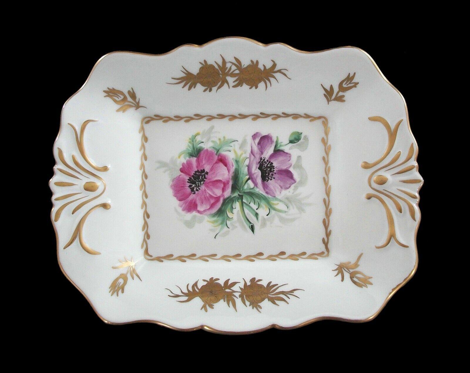Aitco- Fine vintage Limoges ceramic cabinet tray - hand painted with Poppies to the center - gilded floral border and handles - signed on the back - France - mid 20th century.

Excellent antique condition - no loss - no damage - no restoration -