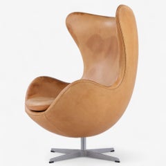 AJ 3316 - 'The Egg' armchair in leather by Arne Jacobsen