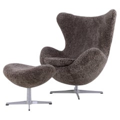 AJ 3316 - 'The Egg Chair' in lambskin by Arne Jacobsen