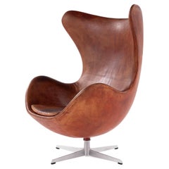 AJ 3316 - 'The Egg' lounge chair by Arne Jacobsen
