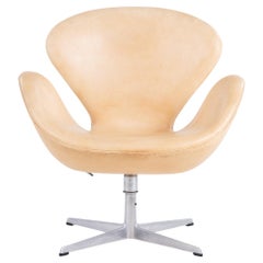 AJ 3320 - 'The Swan' in natural leather by Arne Jacobsen
