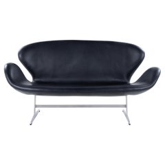 AJ 3321 - 'Swan sofa' in black leather by Arne Jacobsen