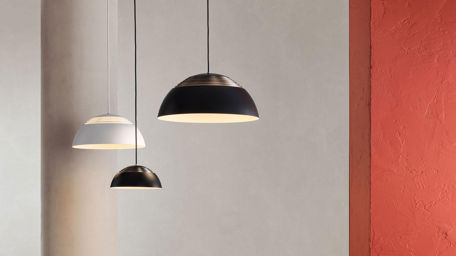 Aluminium Lampe à suspension AJ Royal noire, design Arne Jacobsen pour Louis Poulsen en vente