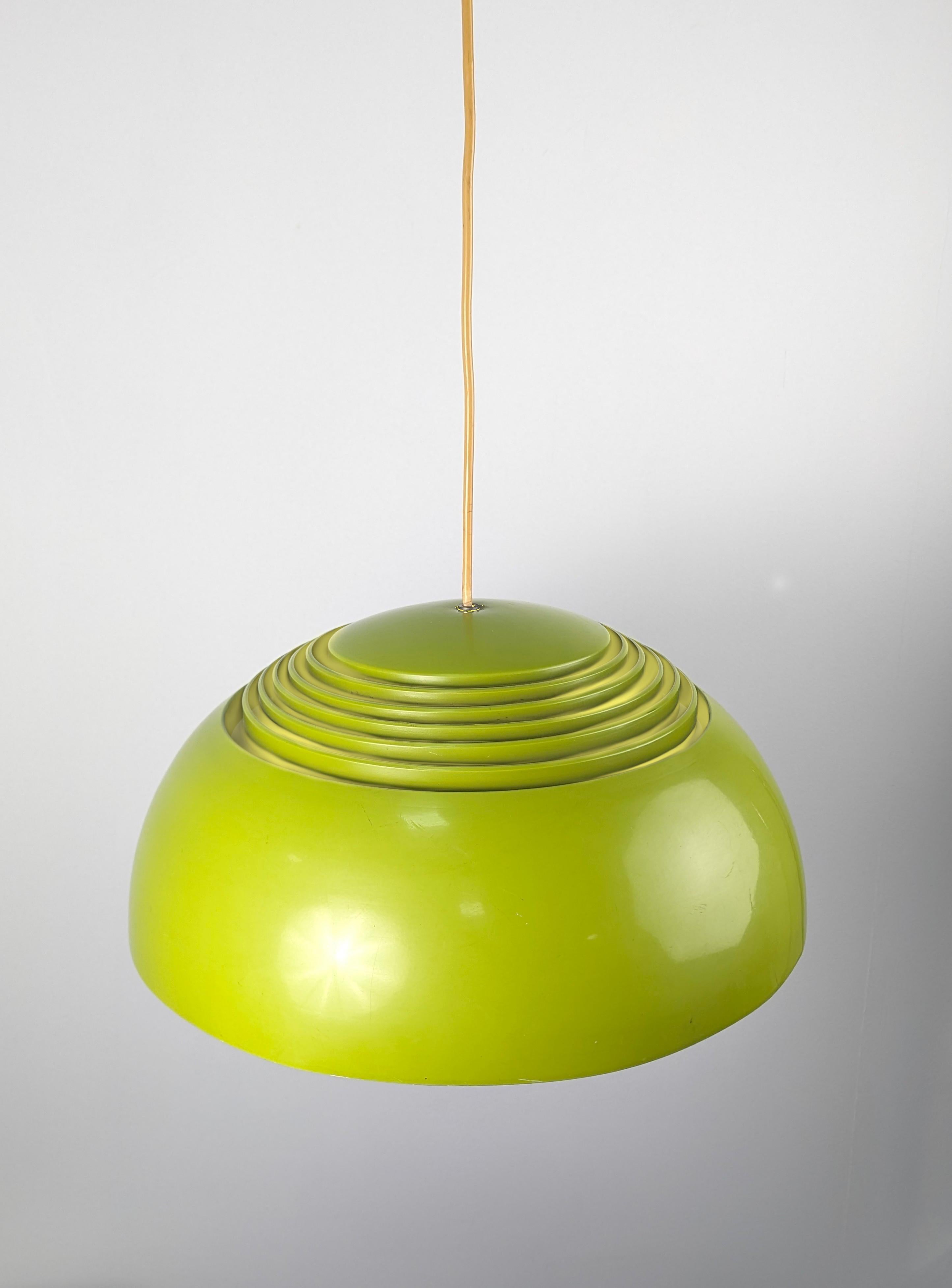 Mid-Century moderno Lampada a sospensione AJ Royal di Arne Jacobsen per Louis Poulsen 1960s in vendita